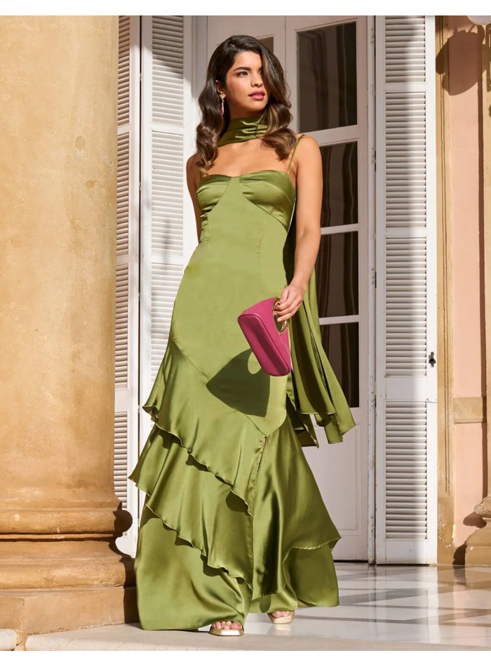 Robe de soirée longue en satin avec volants