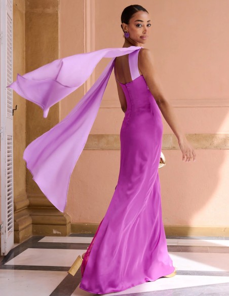 Robe de soirée longue bicolore avec encolure croisée et bretelles superposées