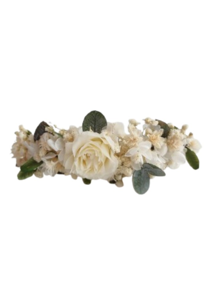 Coiffe de mariée avec des fleurs séchées conservées