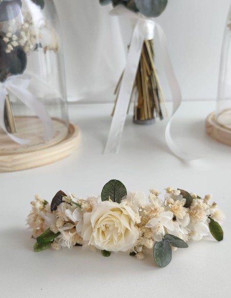Bridal headdress with dried preserved flowers
