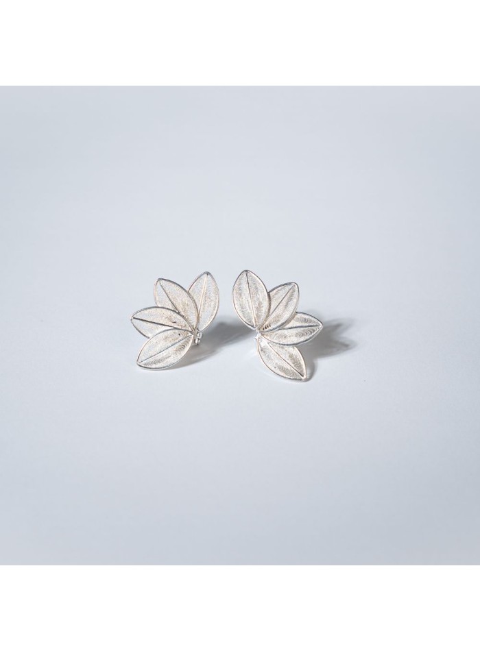Paipai party earrings with delicate filigree