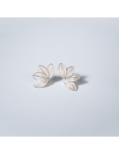 Paipai party earrings with delicate filigree
