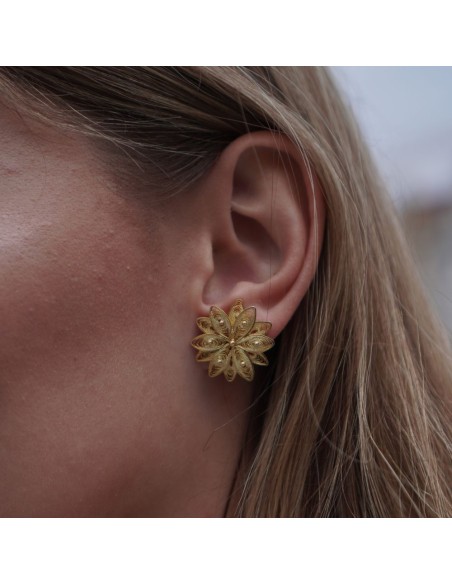 Small flower-shaped earrings
