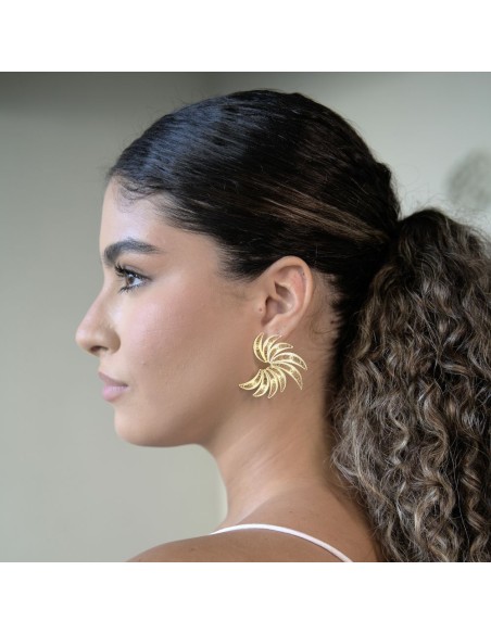 Pendientes en forma de semi espiral con detalle de plumas para ocasiones especiales Pendientes en forma de semi espiral con detalle de plumas para ocasiones especiales