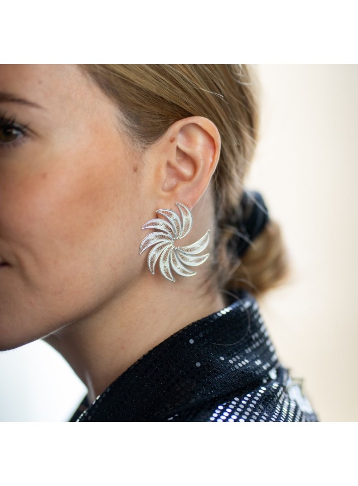 Boucles d'oreilles en demi-spirale avec détails...