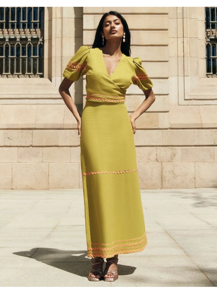 Top para invitada de lino con mangas abullonadas