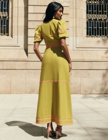 Top para invitada de lino con mangas abullonadas