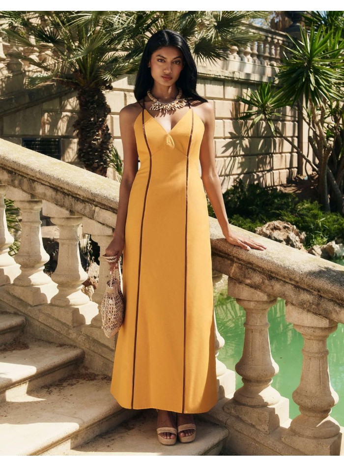 Robe longue d'invité moutarde avec drapé fluide