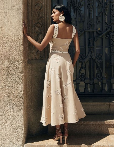 Falda midi de fiesta beige estampada con vuelo y cinta decorativa