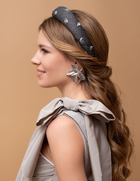 Diadema de invitada en negro metalizado con detalle de lentejuelas
