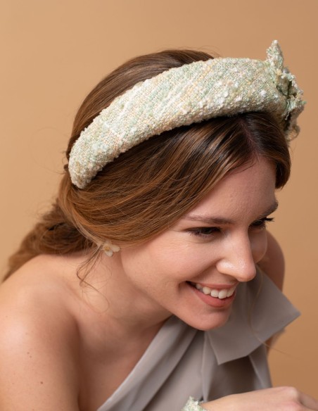 Diadema de invitada en tweed con perlas