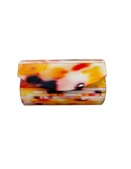 Mother-of-pearl party bag with inner chain and magnetic closure