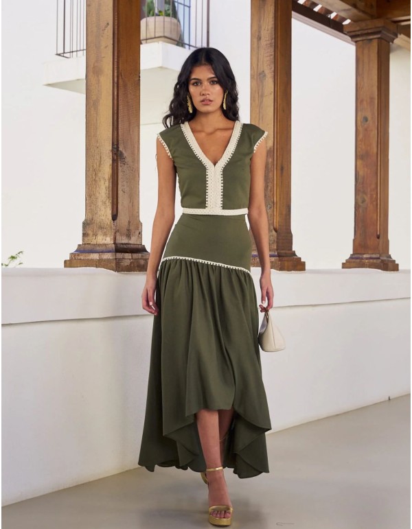 Linen guest top with V-neckline and decorative ribbon 2