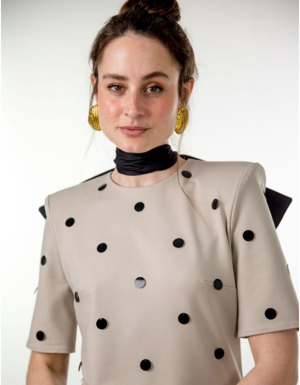 Mini robe grise avec clous et épaulettes maxi 2