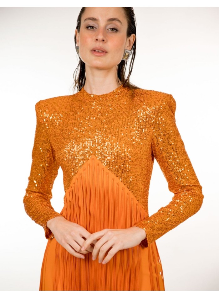 Vestido midi de fiesta naranja con lentejuelas y flecos para eventos
