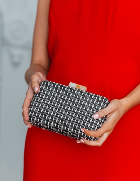 Bolso de fiesta con efecto rafia y detalle de piedra - invitada perfecta