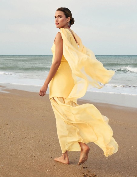 Longue robe en crêpe jaune avec jupe asymétrique