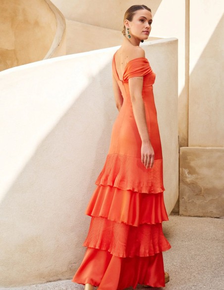 Long dress with drop shoulder and ruffles for guest