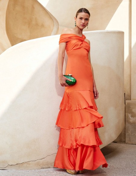 Long dress with drop shoulder and ruffles for guest