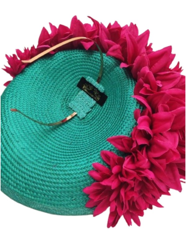Coiffe d'invité turquoise avec pétales fuchsia 2