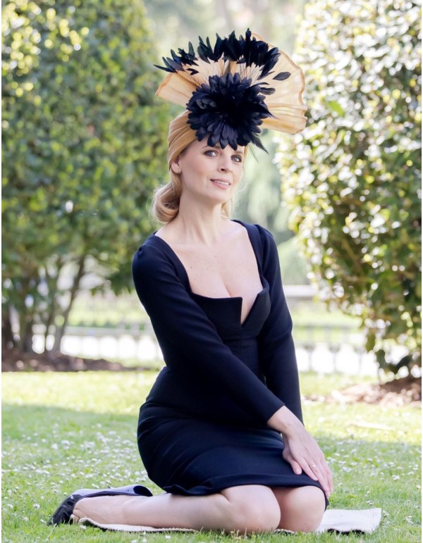 Beige and black beige and black fan with maxi flower... 2
