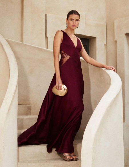 Vestido largo para invitada satinado con escote en pico y encaje Vestido largo para invitada satinado con escote en pico y encaje