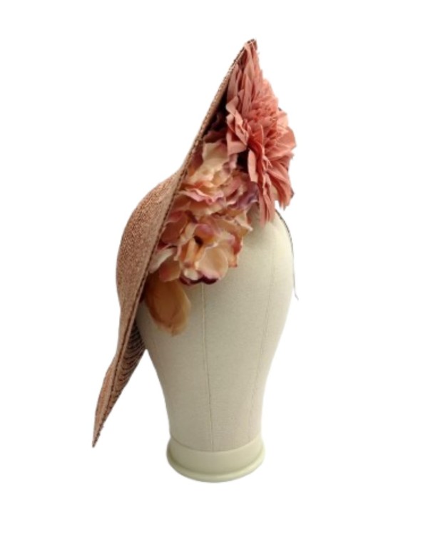 Coiffure avec des fleurs d'hortensia