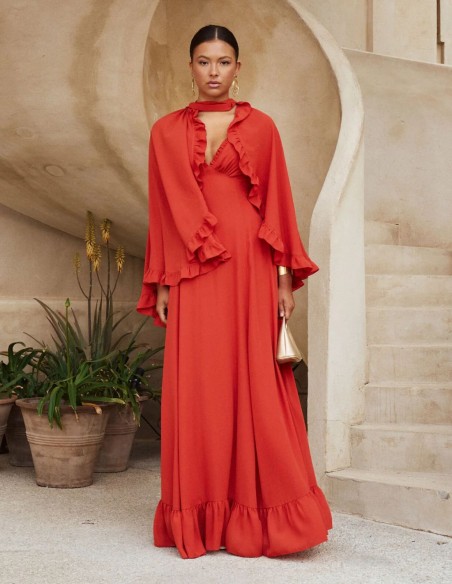 Long guest dress with thin straps and ruffle at the hem