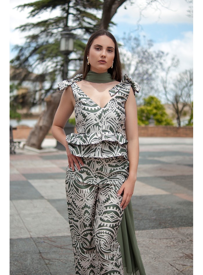 Top para invitada con lazos en el hombro y volantes para fiesta