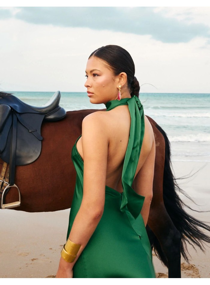 Longue robe de fête en satin avec encolure dos...