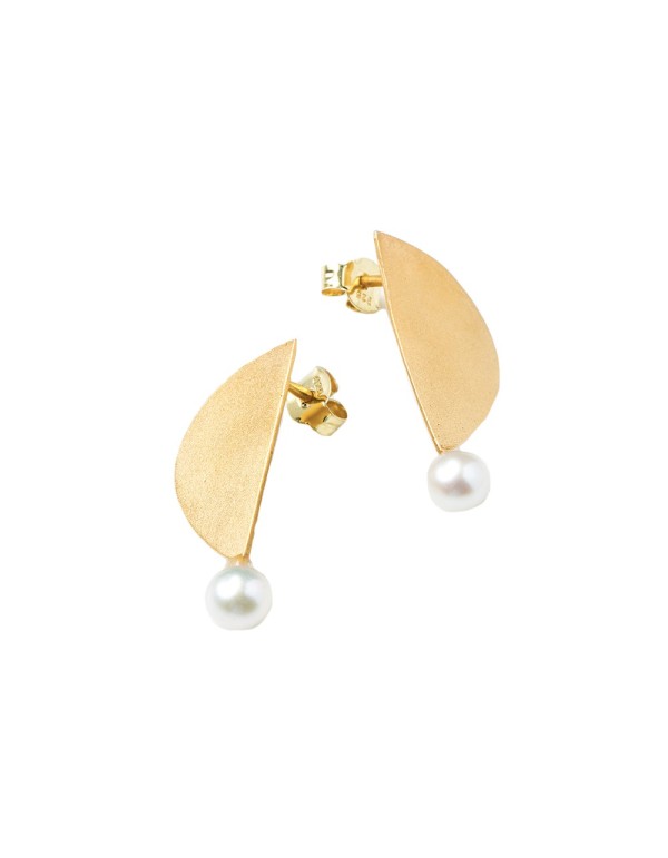 Wonderful gold shell earrings with pearl