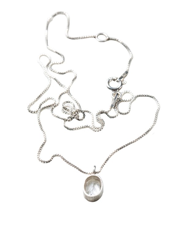 Silver necklace with white quartz by Eme Jewels at INVITADISIMA