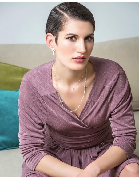 Colgante plateado de Eme Jewels en INVITADISIMA complemento perfecto para boda