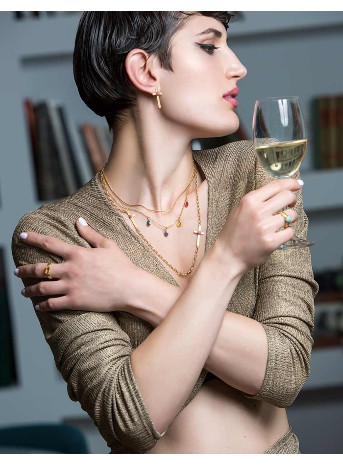 Eme Jewels cross necklace for INVITADISIMA. Ideal complement.