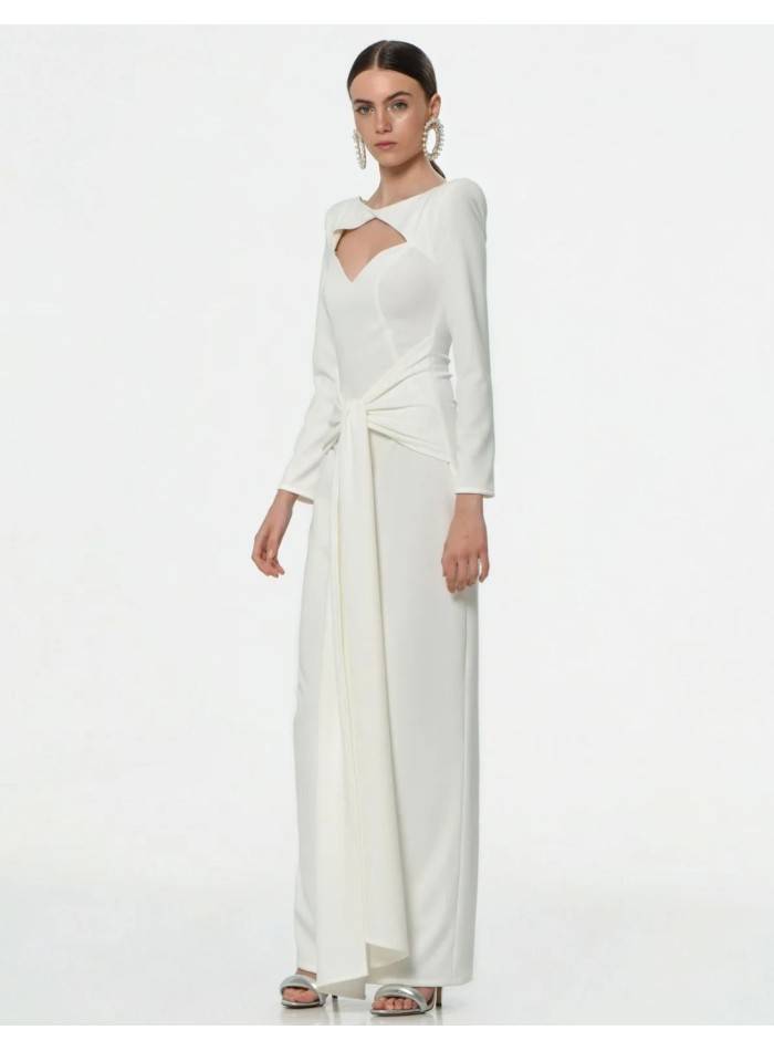 Longue robe de mariée blanche à manches longues et encolure découpée