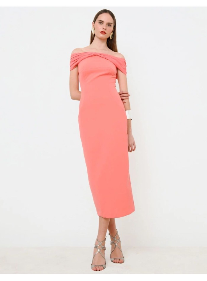 Vestido midi de fiesta coral con escote bandeau