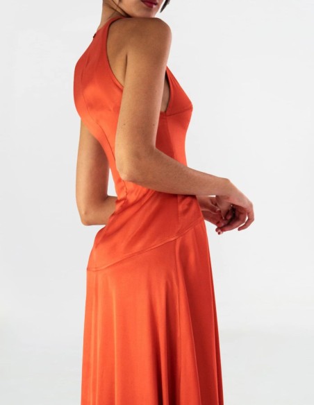 Vestido de cóctel con escote halter y falda de vuelo para eventos