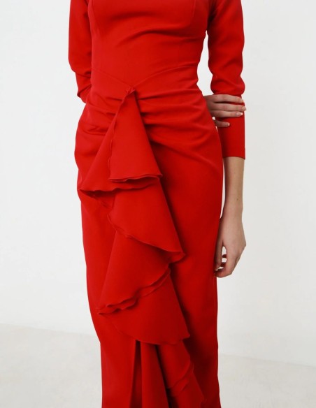 Robe de cocktail rouge à encolure bandeau avec volants et manches longues