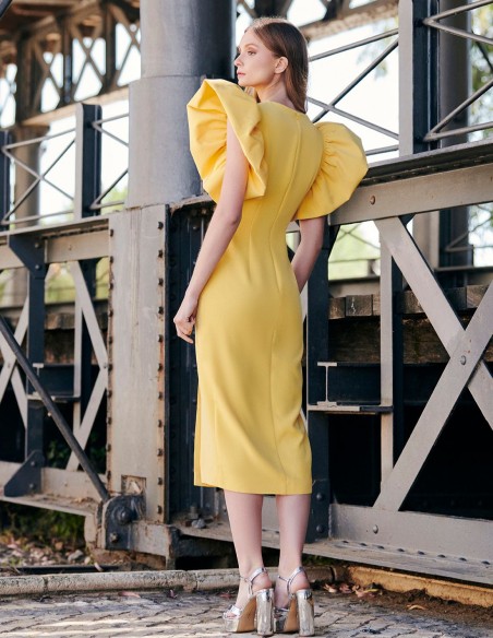 Vestido midi de invitada con mangas mariposa