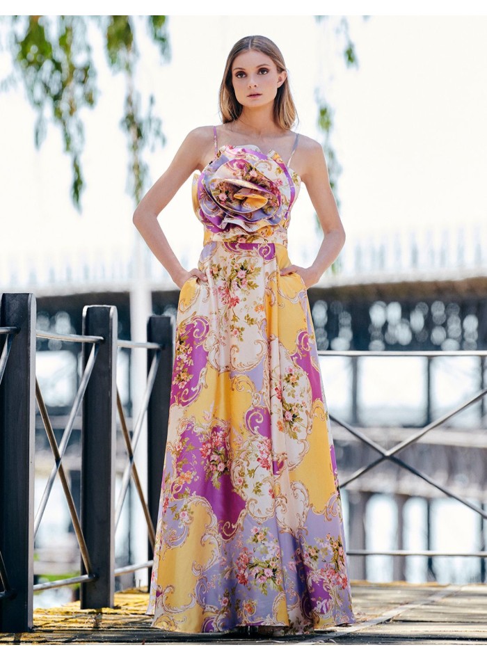 Longue robe d'invité à imprimé fleuri avec fines bretelles