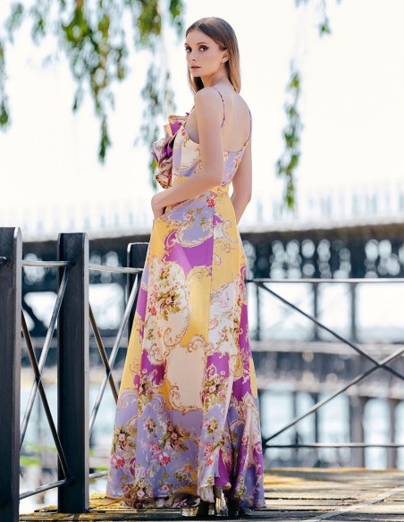 Vestido largo de invitada estampado con maxiflor y tirante fino para boda