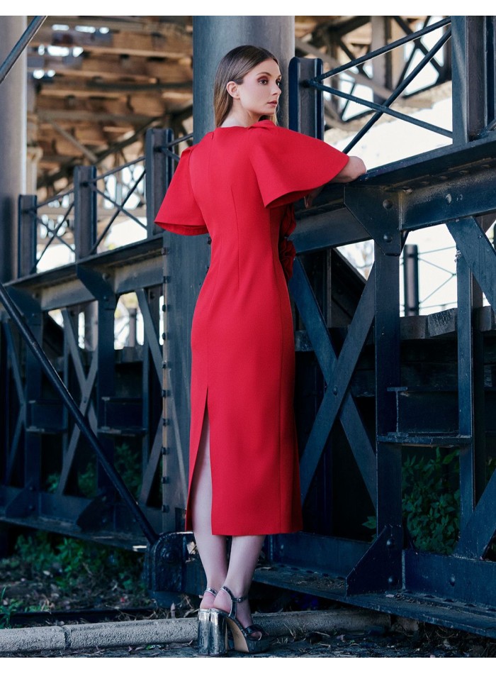 Robe d'invité midi avec détails roses