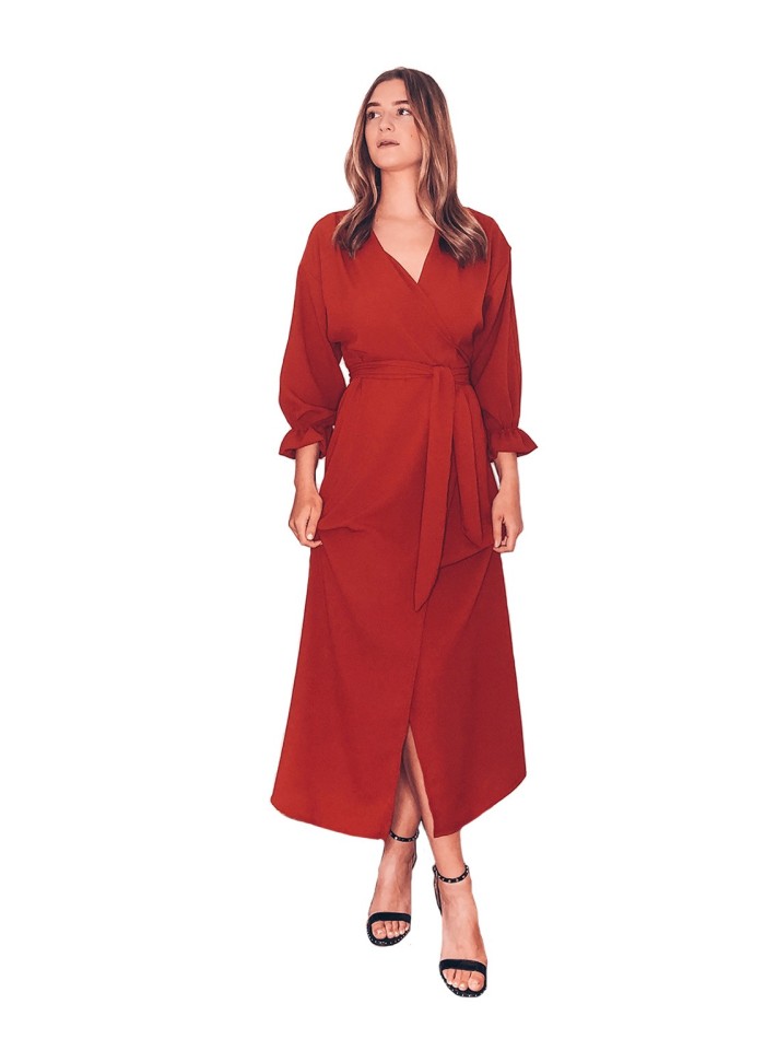 Red crepe draped dress by CoCo VeVe for INVITADISIMA