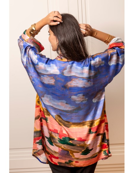 Kimono corto estampado en tonos azules y ocre Kimono corto estampado en tonos azules y ocre