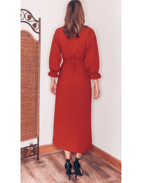 Vestido drapeado en crep rojo de CoCo VeVe para INVITADISIMA 2