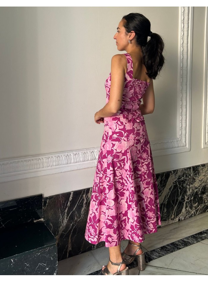 Conjunto estampado de top de tirante ancho y falda midi