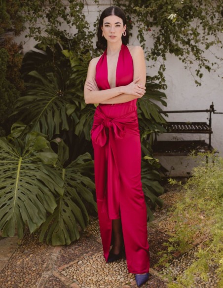 Vestido de fiesta largo fucsia con maxi lazada y escote pico