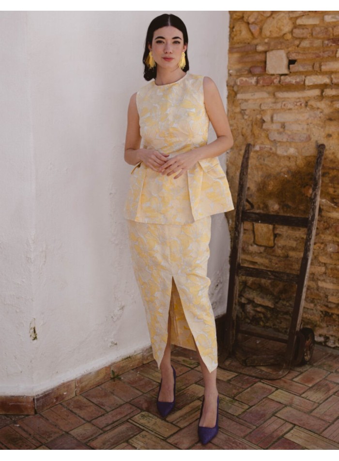 Falda midi evasé brocada amarillo con abertura