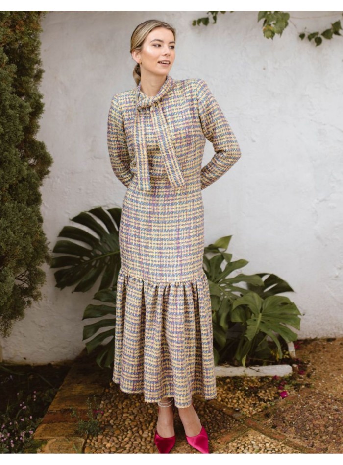 Vestido midi de tweed multicolor con lazada y volante