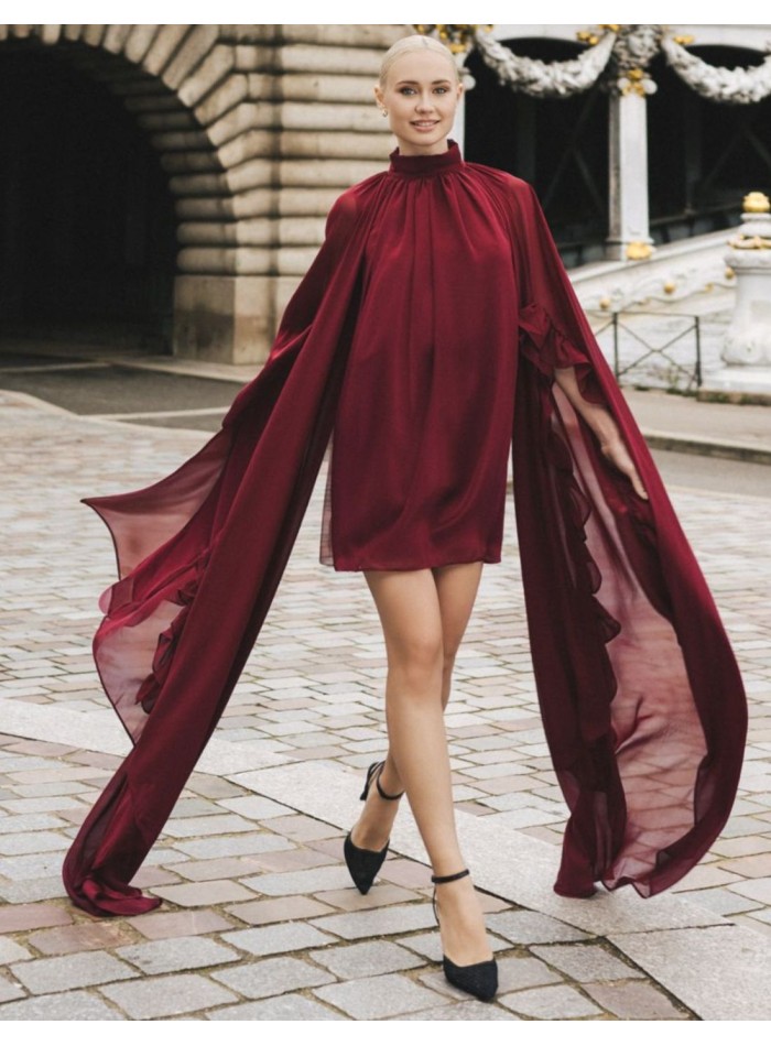 Robe courte en mousseline de soie bordeaux avec manches maxi et volants